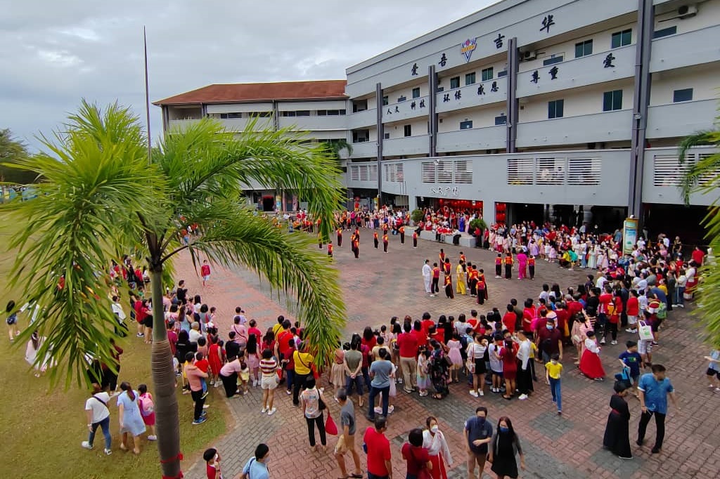 (大北马)吉华K校2023癸卯年新春庙会,逾2000名董家协理事、教师、家长和学生纷纷穿上汉服和唐装,过个“穿越”的兔年。