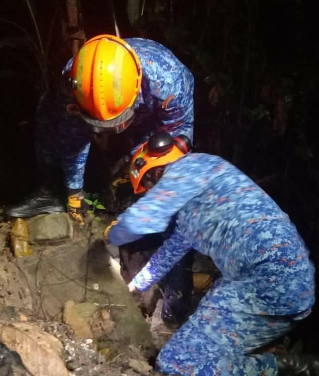 小奶狗叫声酷似弃婴,却意外获救!