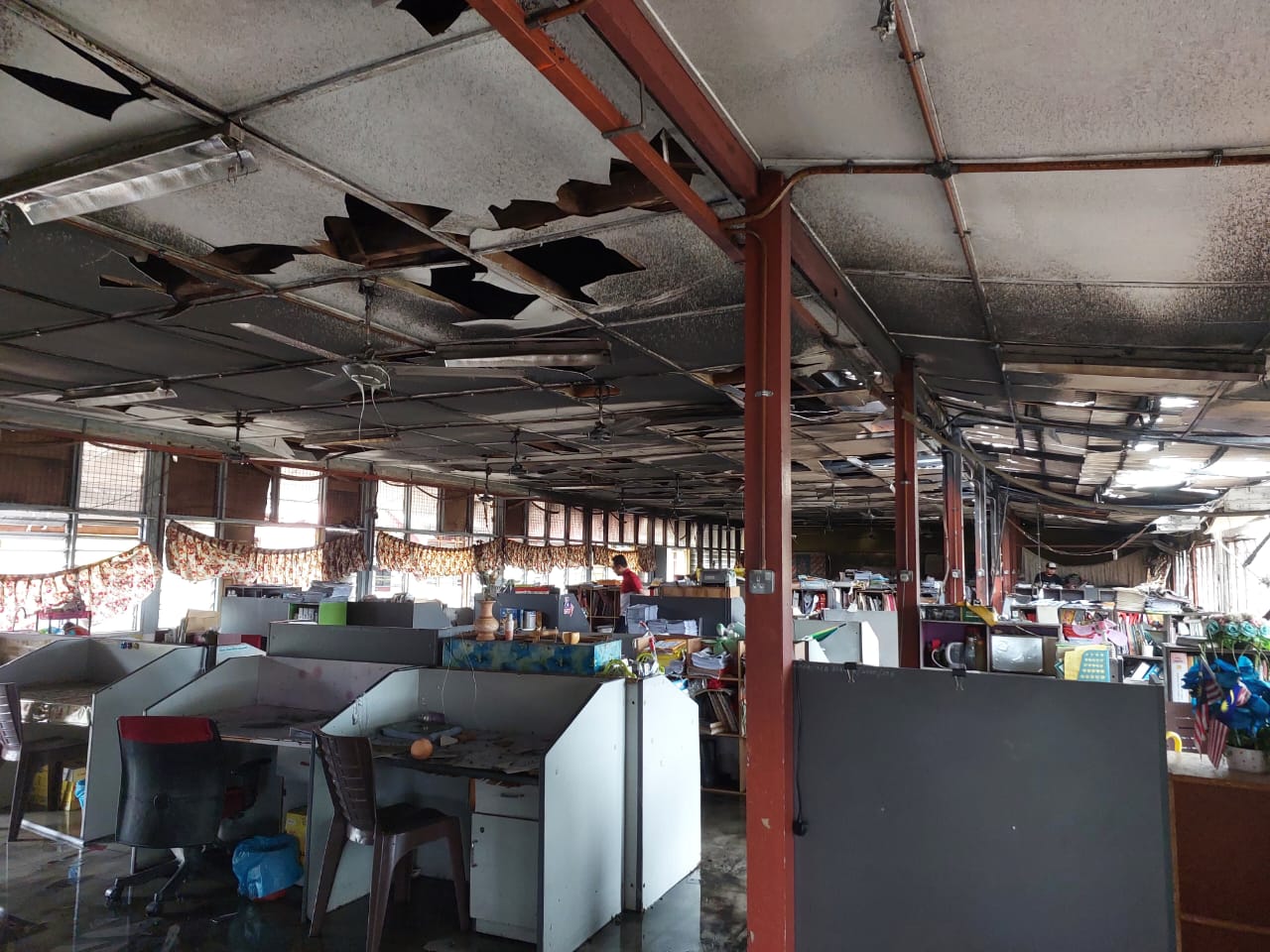 （大北马）峇眼色海国民中学教务处失火烧毁 无人受伤