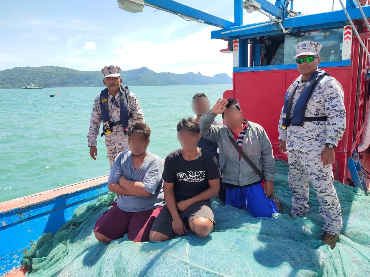 (大北马)无牌渔船闯入交怡海域捉江鱼仔 4人被逮捕