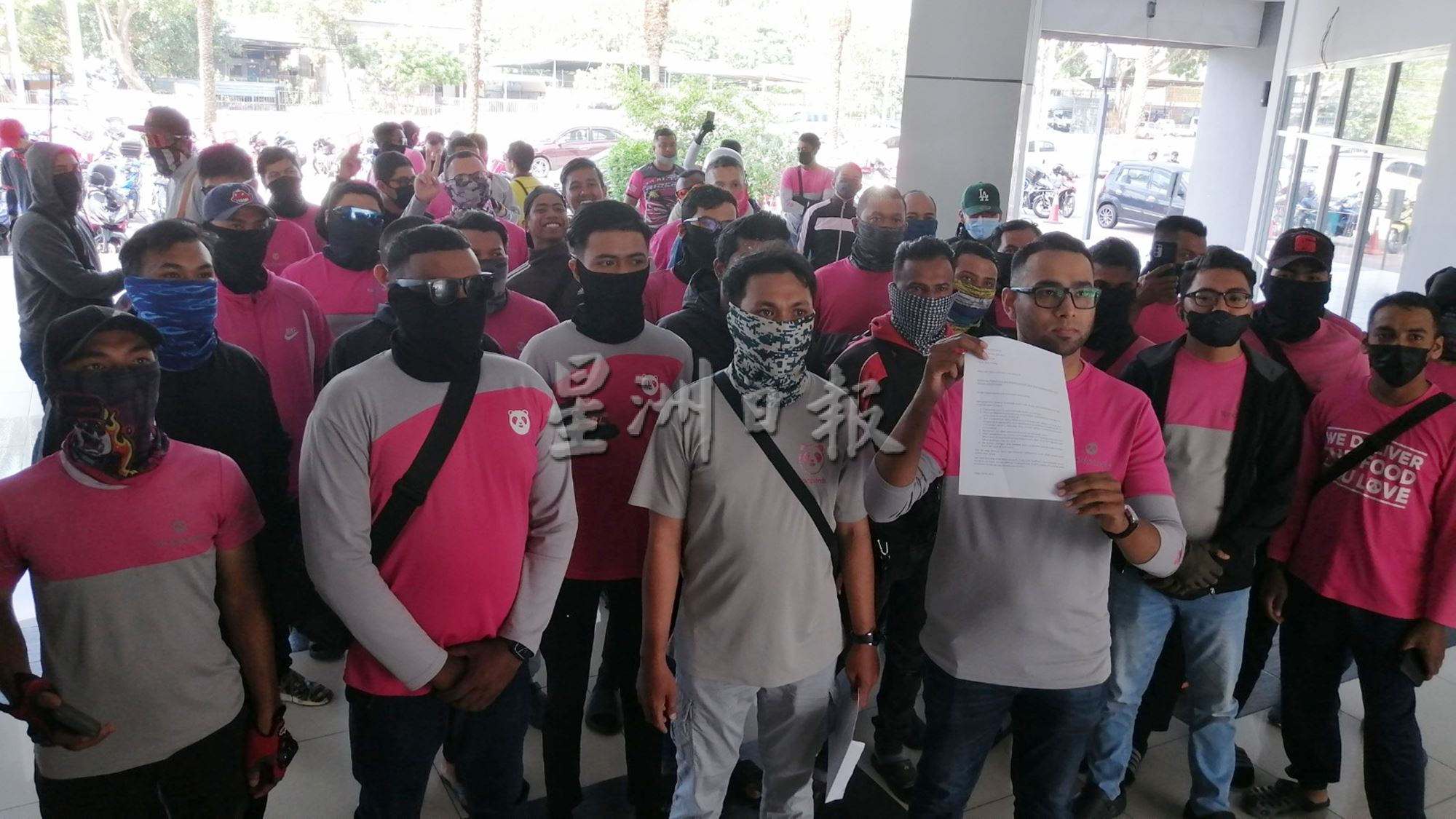 (大北马)约100名Food Panda外送员和平集会提诉求