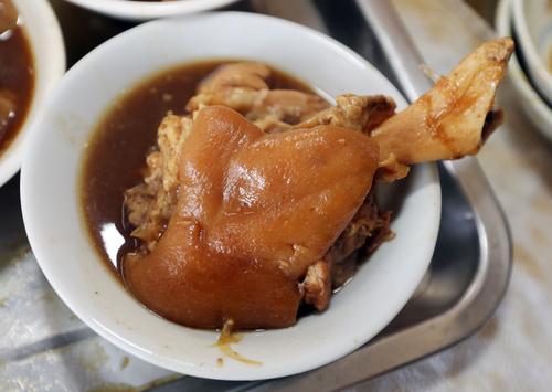 (大都会)肉骨茶价钱调涨1令吉