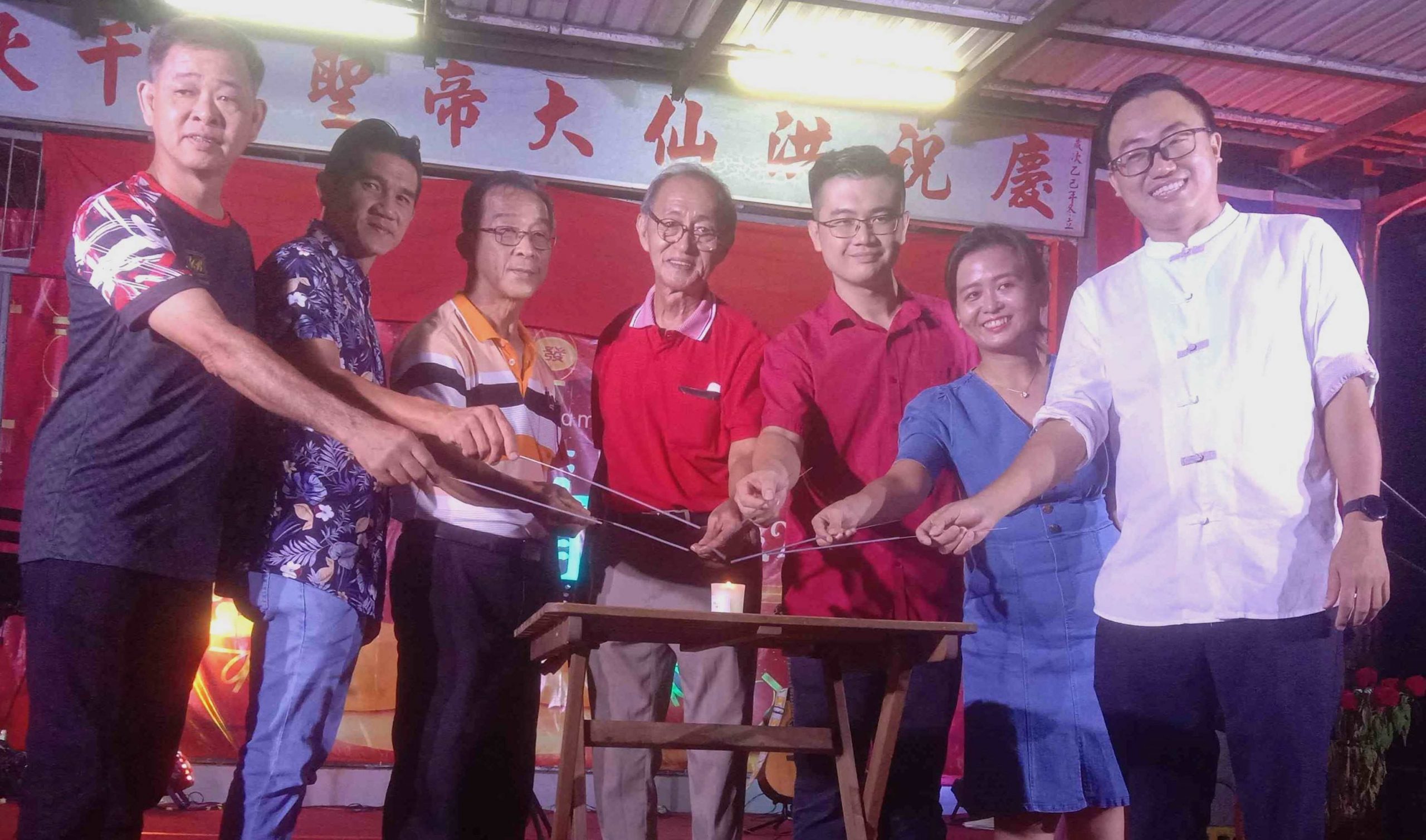 加拉巴沙威洪仙大帝庙办晚会,逾2000人欢乐闹元宵