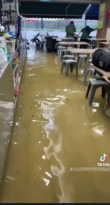 (已签发)柔:狮城二三事:8餐馆暴雨后淹水 暂停营业两小时