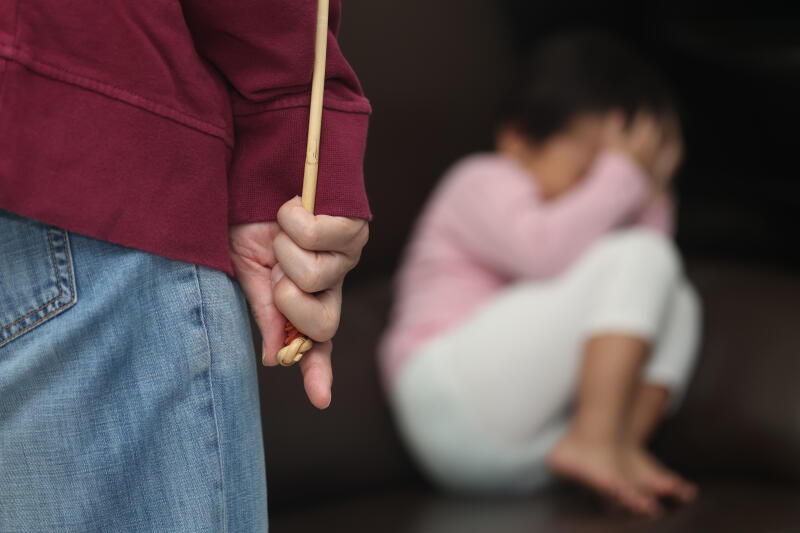 (已签发)柔:狮城二三事:不满吃饭慢乱棍打,母继父认虐死女童