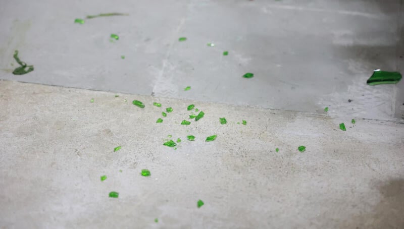 (已签发)柔:狮城二三事:不满姐被欺负?男与姐夫爆冲突 用酒瓶互砸头 双双送院被捕
