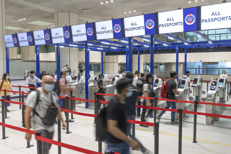 狮城去年全面开放 通关人次破亿 增1670.6%