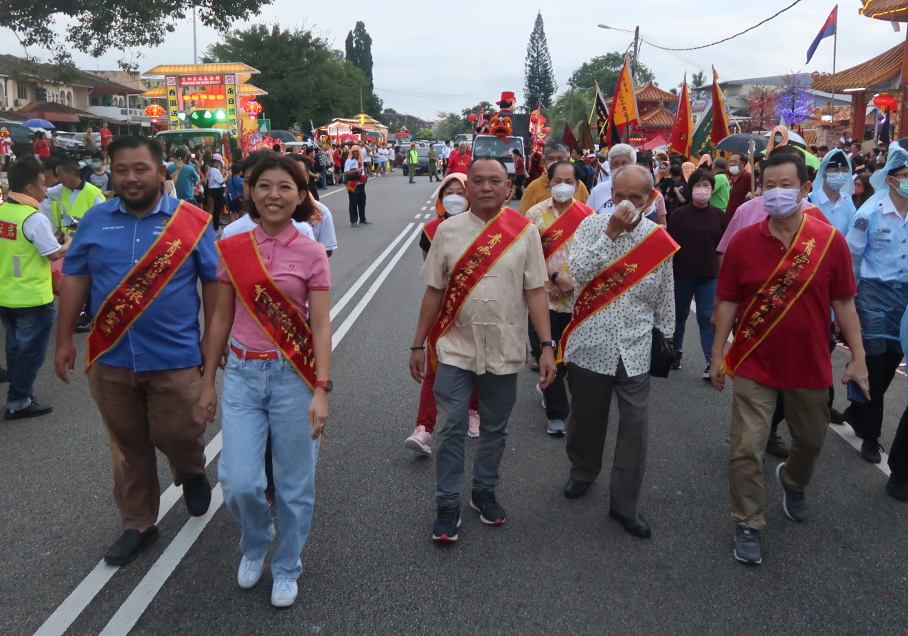 青云岩元宵巡境神游,民众祈福驻足观赏