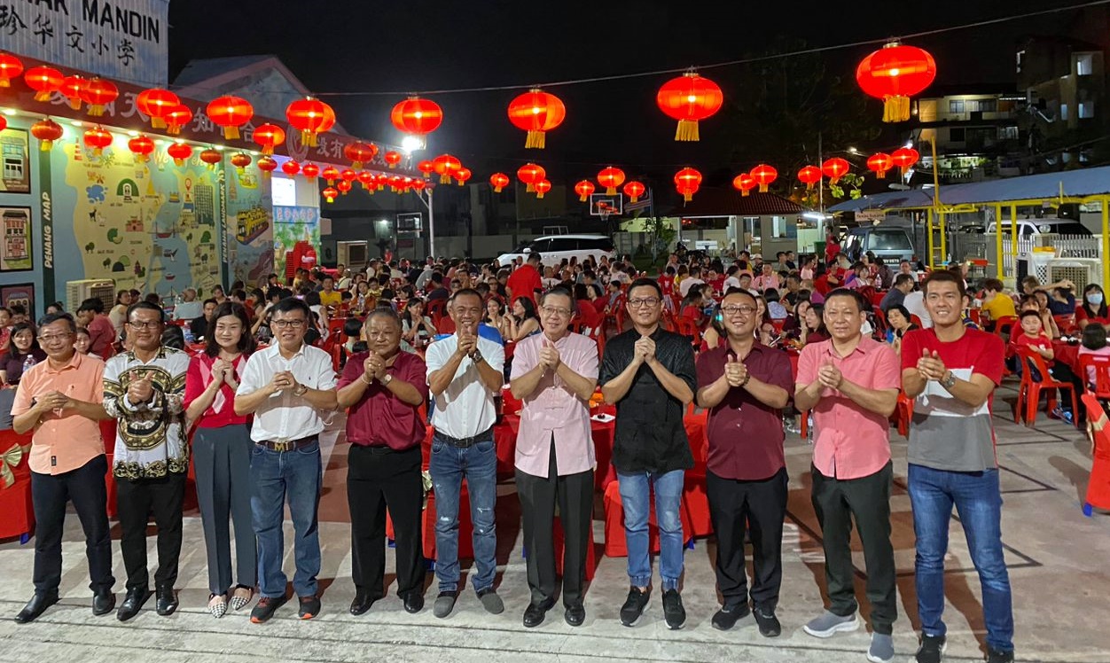 （暖势力) 麦曼珍华小别开生面的“新春古早味露天火锅”迎春活动。