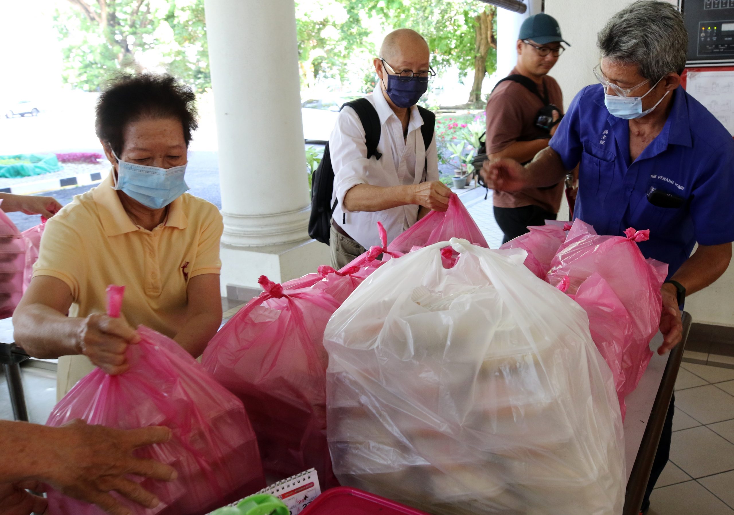 (暖势力)两代人,捐献病老院60年