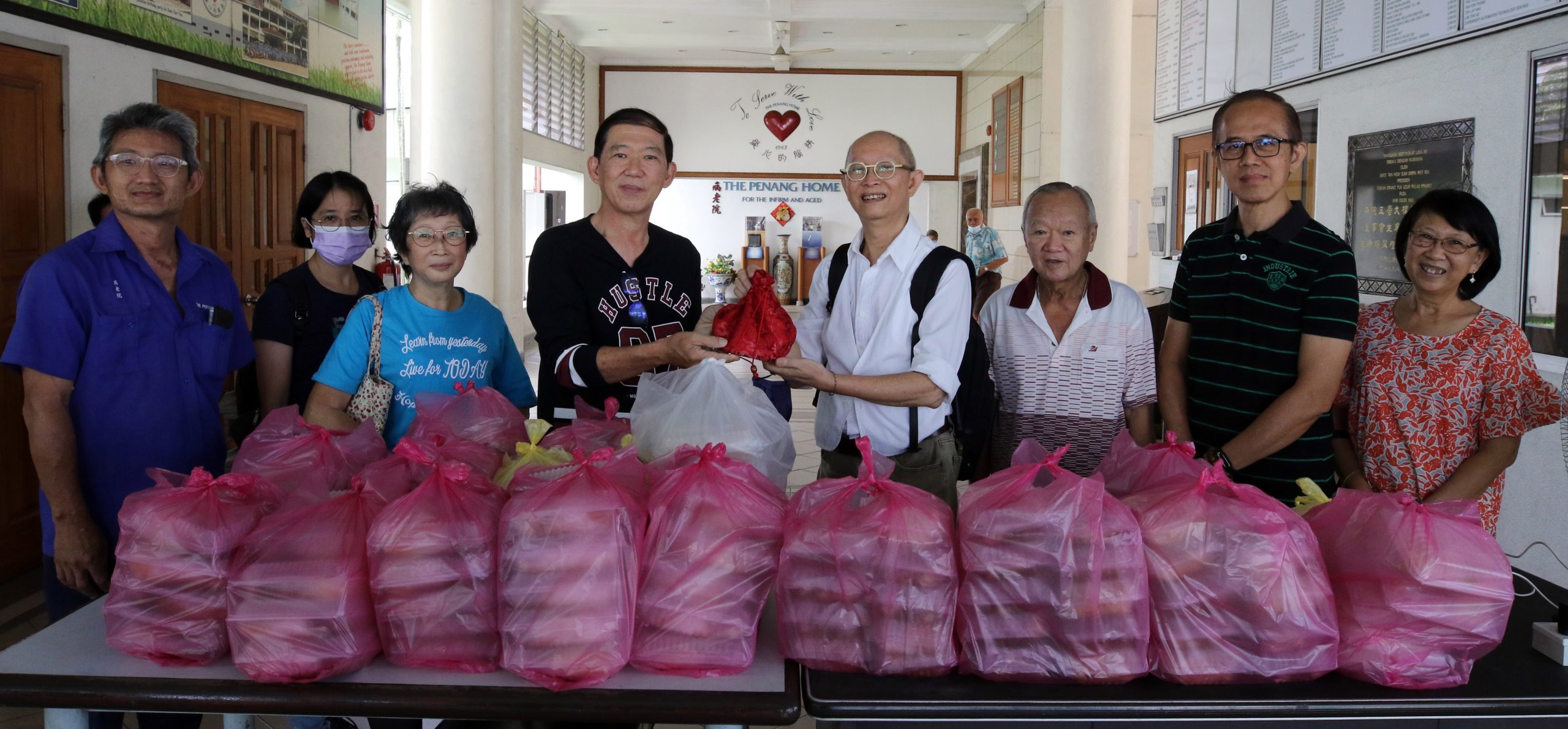 (暖势力)两代人,捐献病老院60年