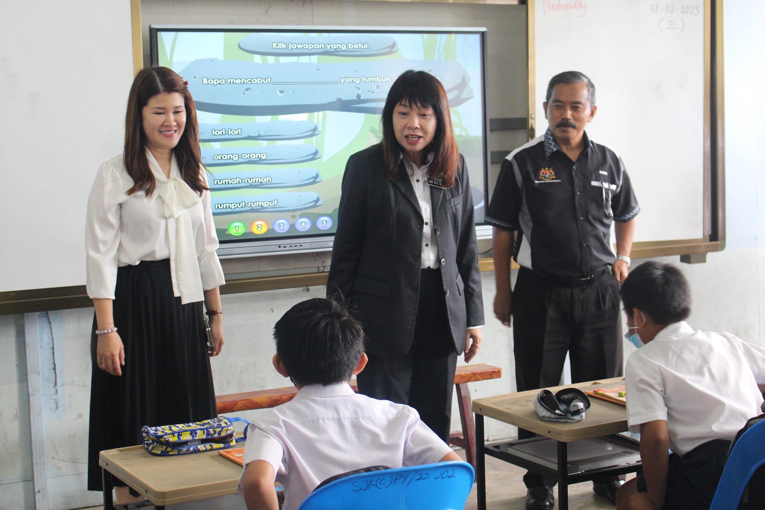 白蚁侵蚀学生不足 培英迁校纳莎林