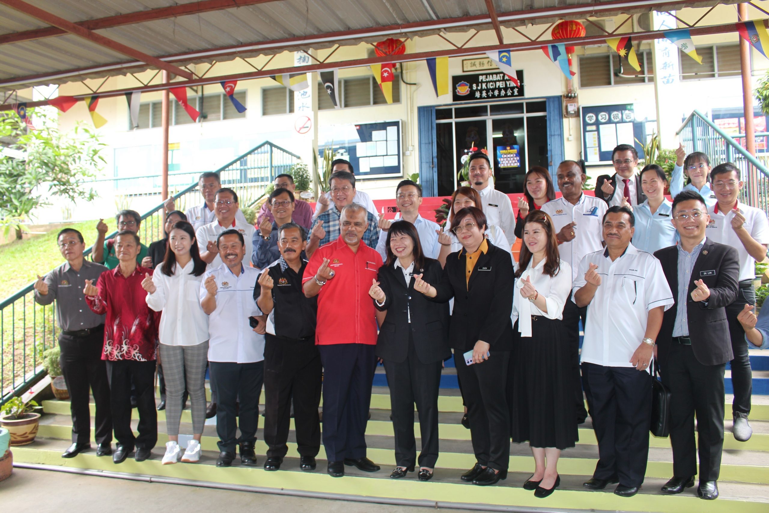 白蚁侵蚀学生不足 培英迁校纳莎林