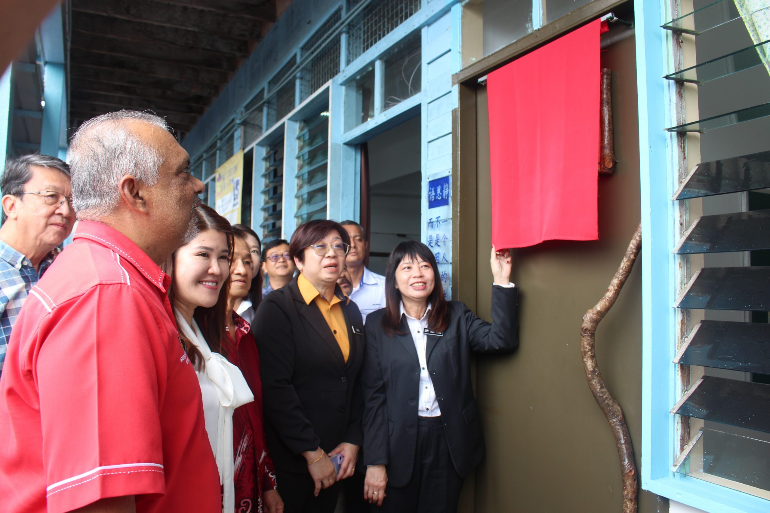 白蚁侵蚀学生不足 培英迁校纳莎林