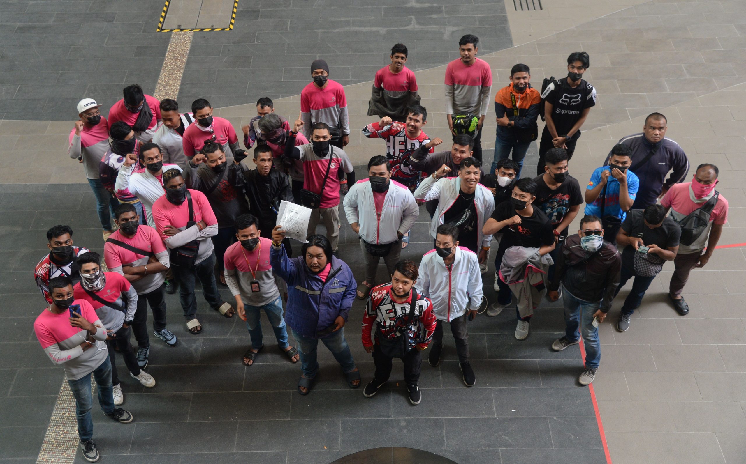 Food Panda送餐员抗议距离越远,送餐费越低!