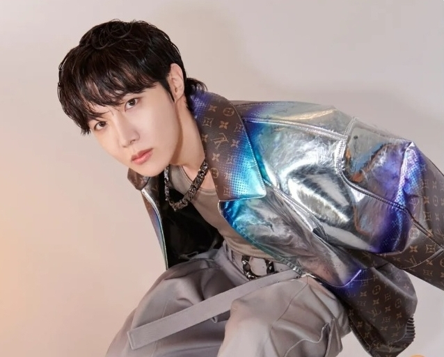 J-Hope@BTS准备入伍 JIN秒变助教线上教敬礼