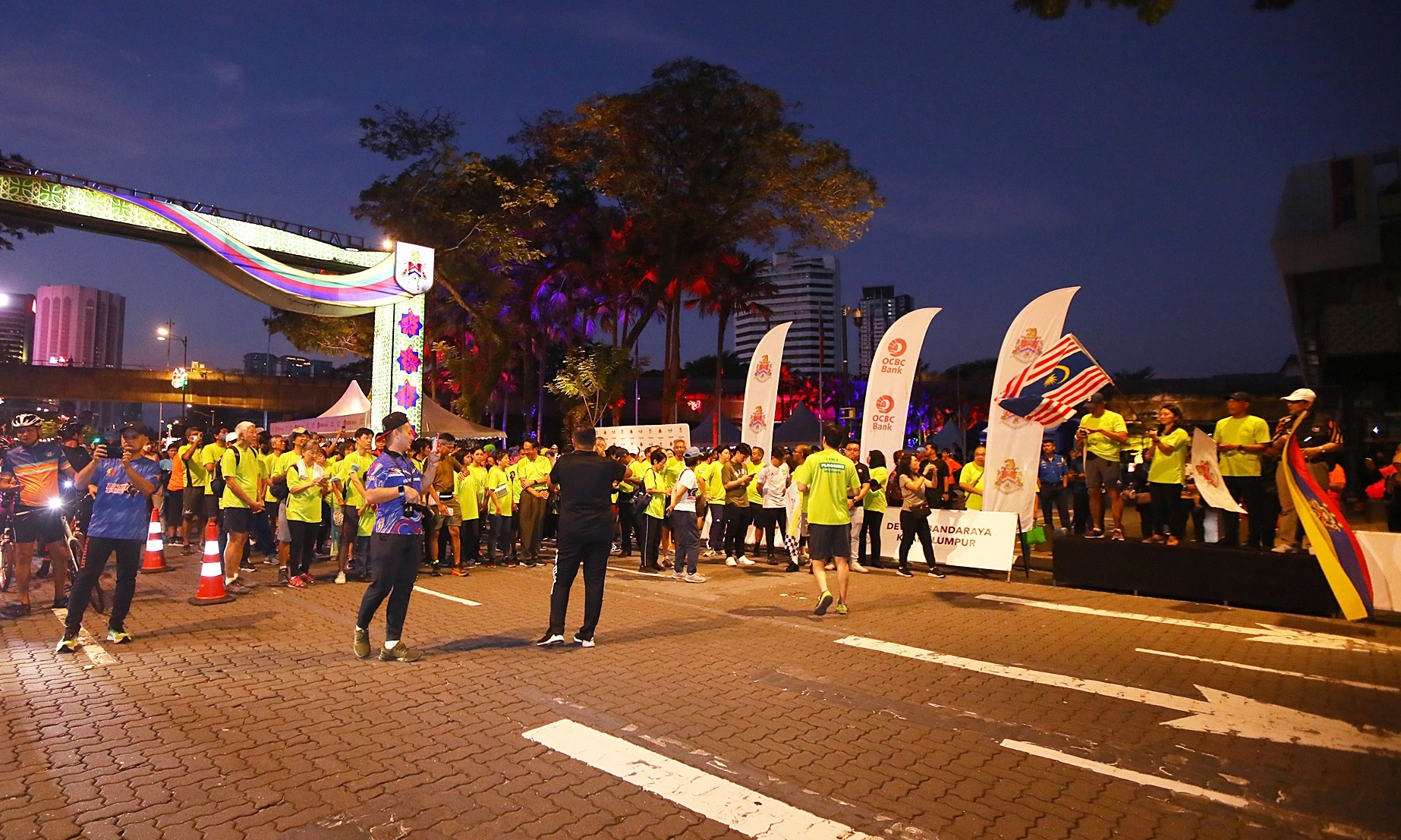 me02主文-大都会/无车绿色早晨 4图