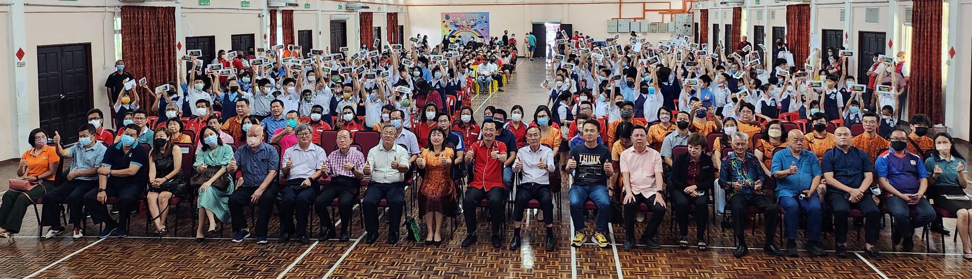 NS主文/亚沙国会议员服务中心颁“欢喜返学堂”助学金,13所华小208清寒子弟