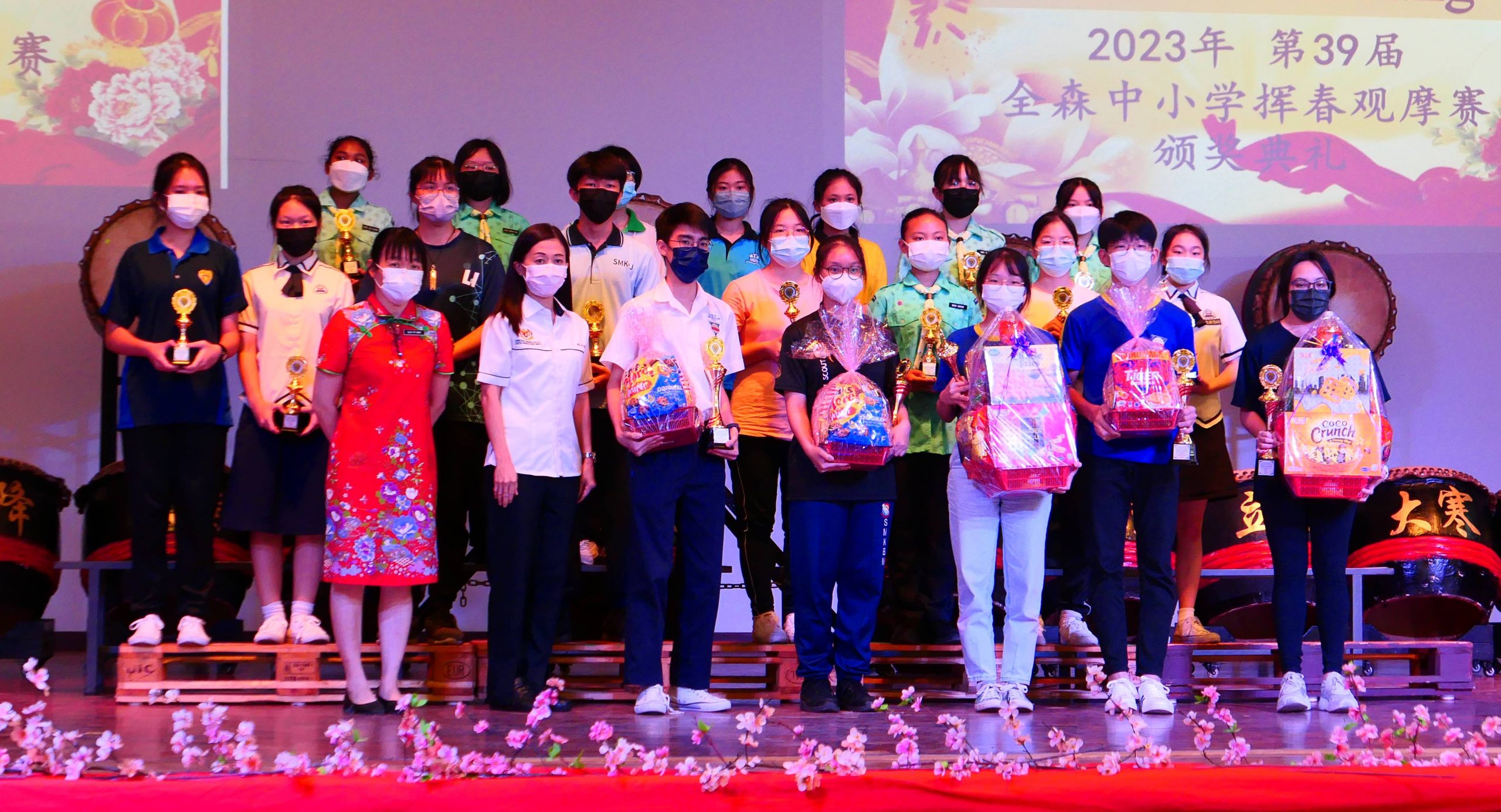 NS封底/芙蓉／第39届全森中小学挥春观摩赛吸引2202名参赛者