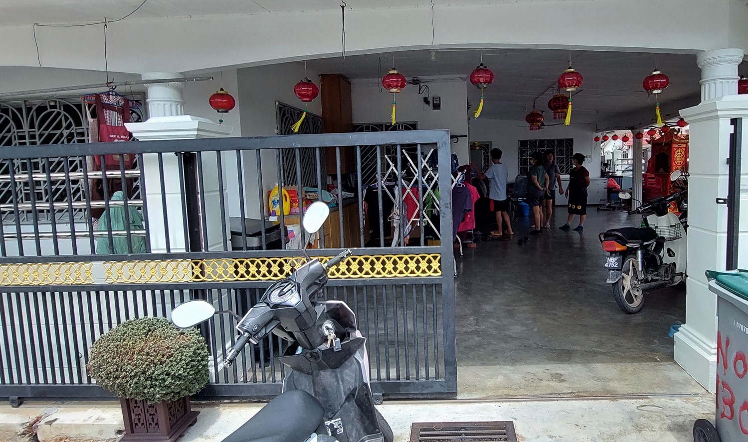 NS芙蓉/4匪闯入民宅打劫事败后逃走,怀疑与万茂劫案同一伙人