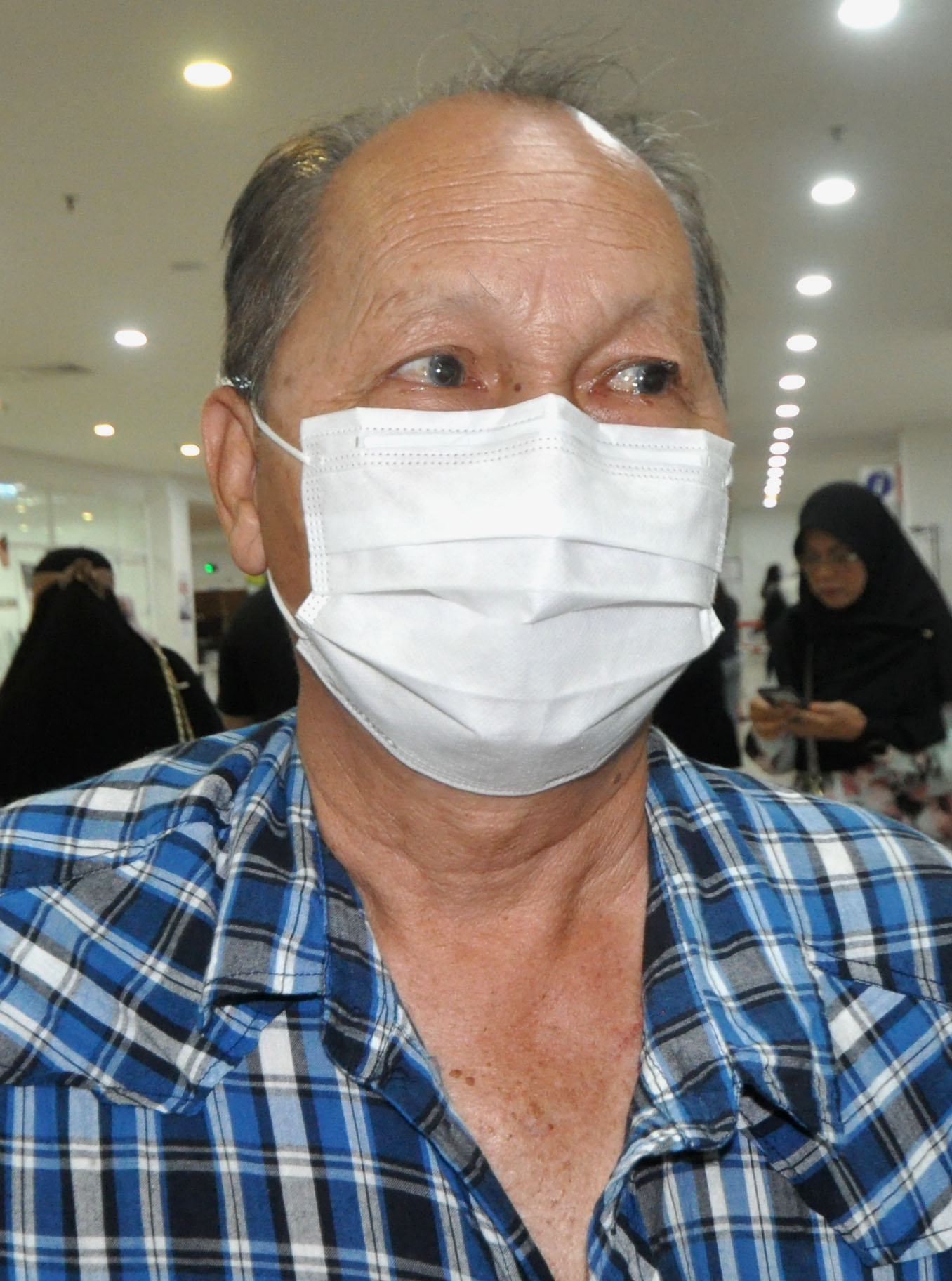 NS芙蓉/民众趁开学前出国旅行;安邦岸UTC移民局天天见人龙,近200号码每天扫光