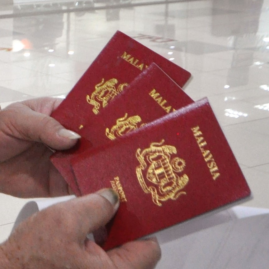 NS芙蓉/民众趁开学前出国旅行;安邦岸UTC移民局天天见人龙,近200号码每天扫光