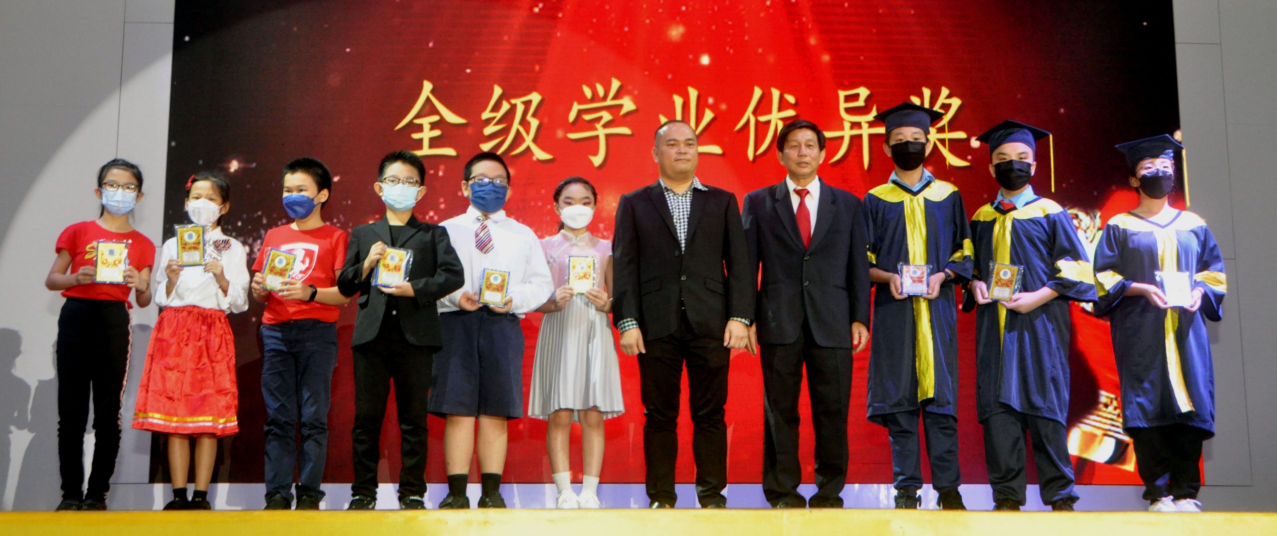 NS芙蓉/谢琪清继续大力支持加拉宾华小，赠该校5万令吉大红包
