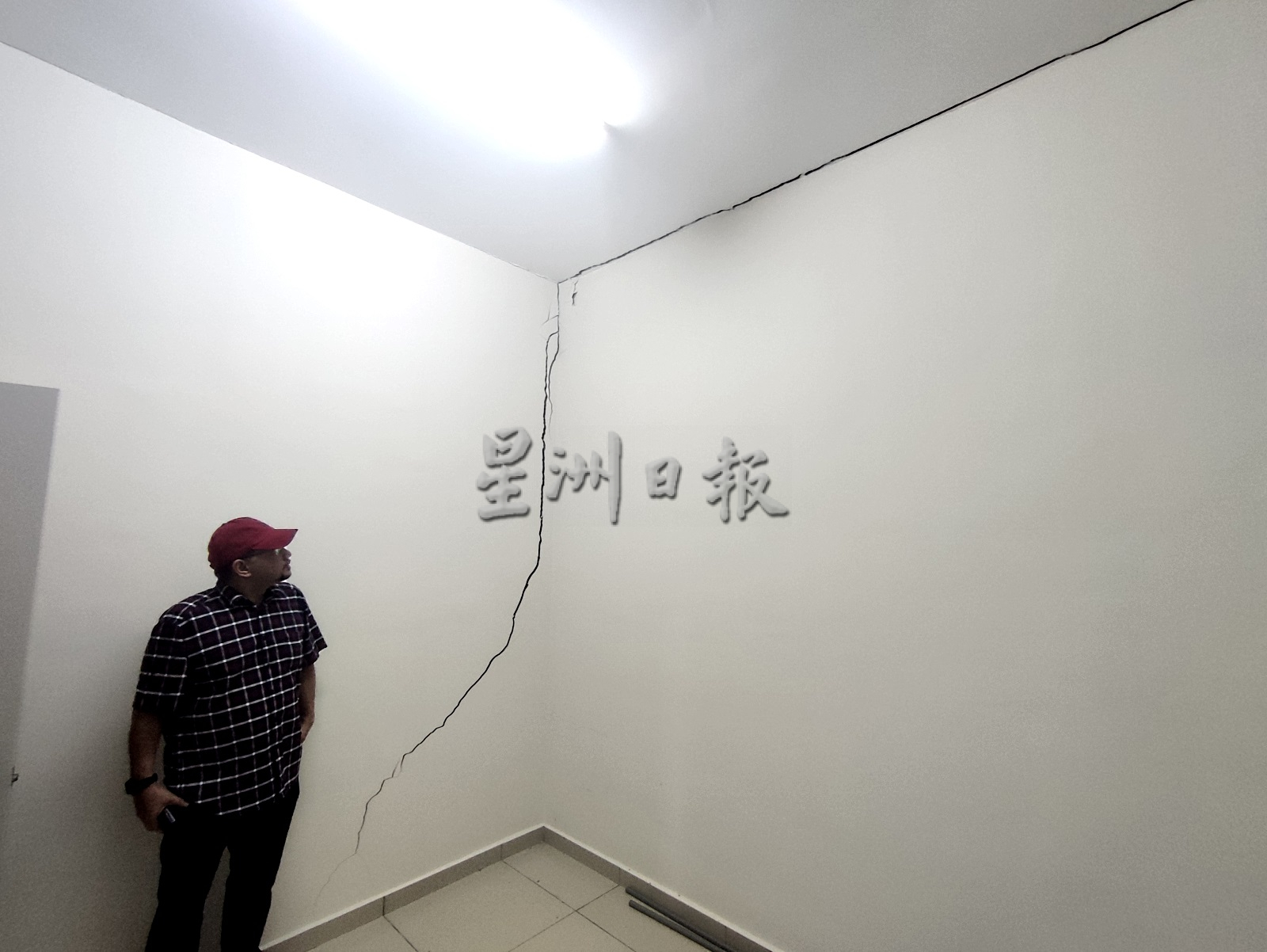 NS马口:庇朥某花园2屋主投诉屋子墙壁龟裂,无法安全居住