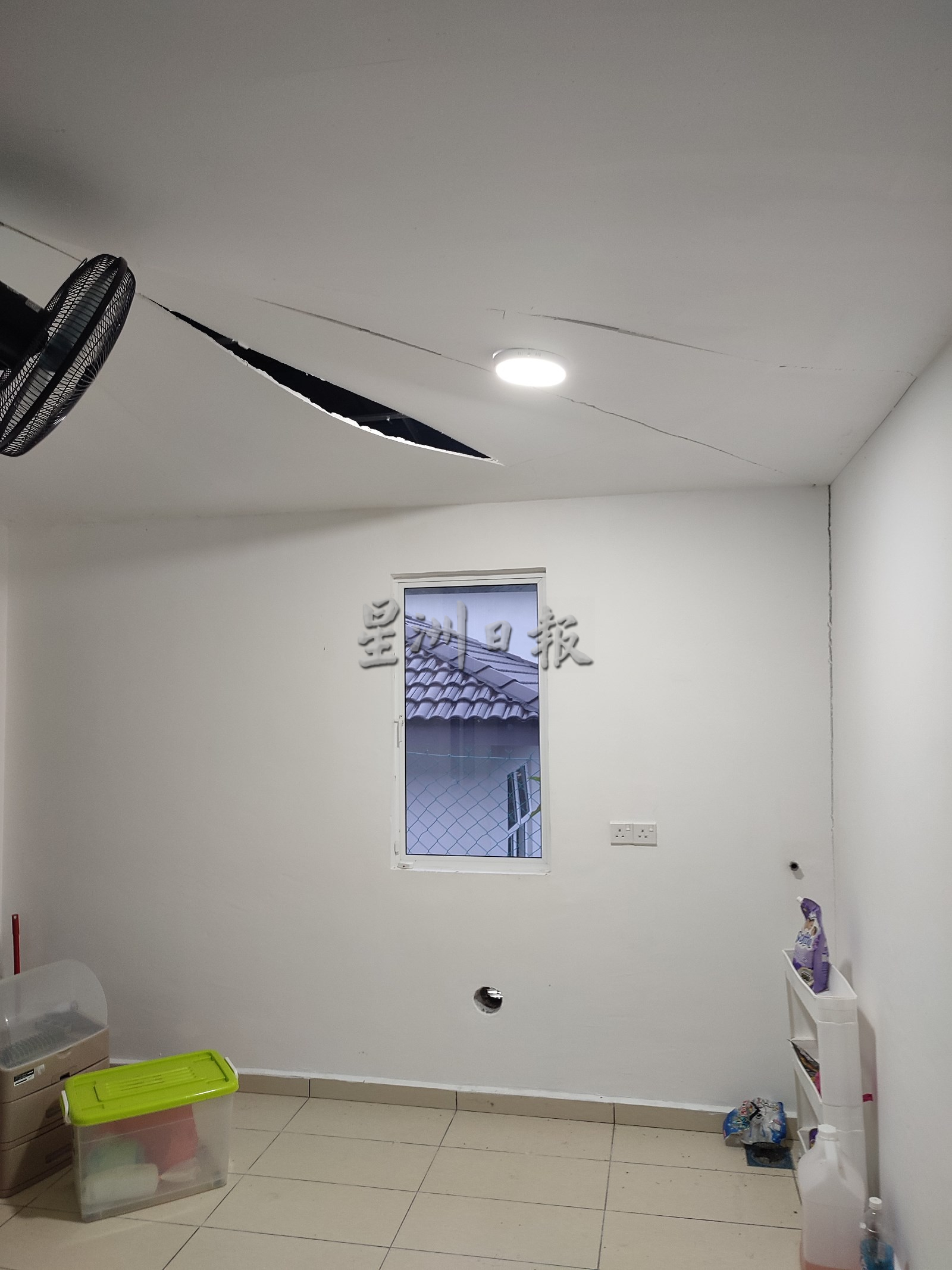 NS马口:庇朥某花园2屋主投诉屋子墙壁龟裂，无法安全居住
