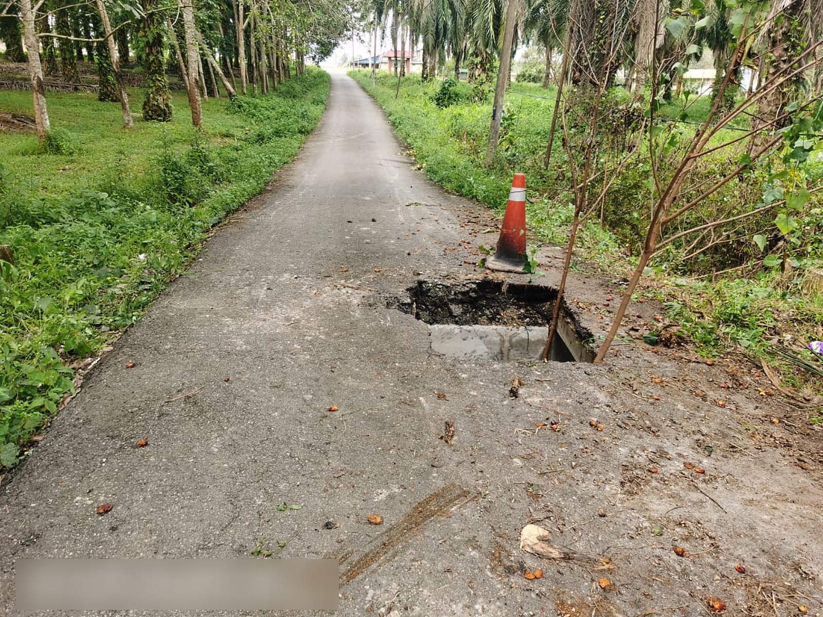NS马口:榕吉华小路桥边坍塌情况在雨后加剧严重