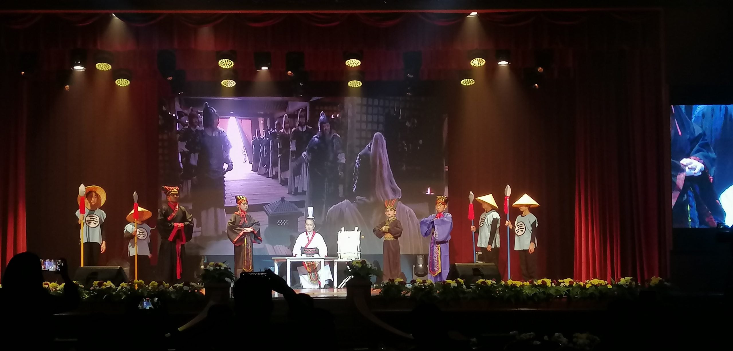 12/3见报∕我们∕华小生用马来语演三国演义戏剧