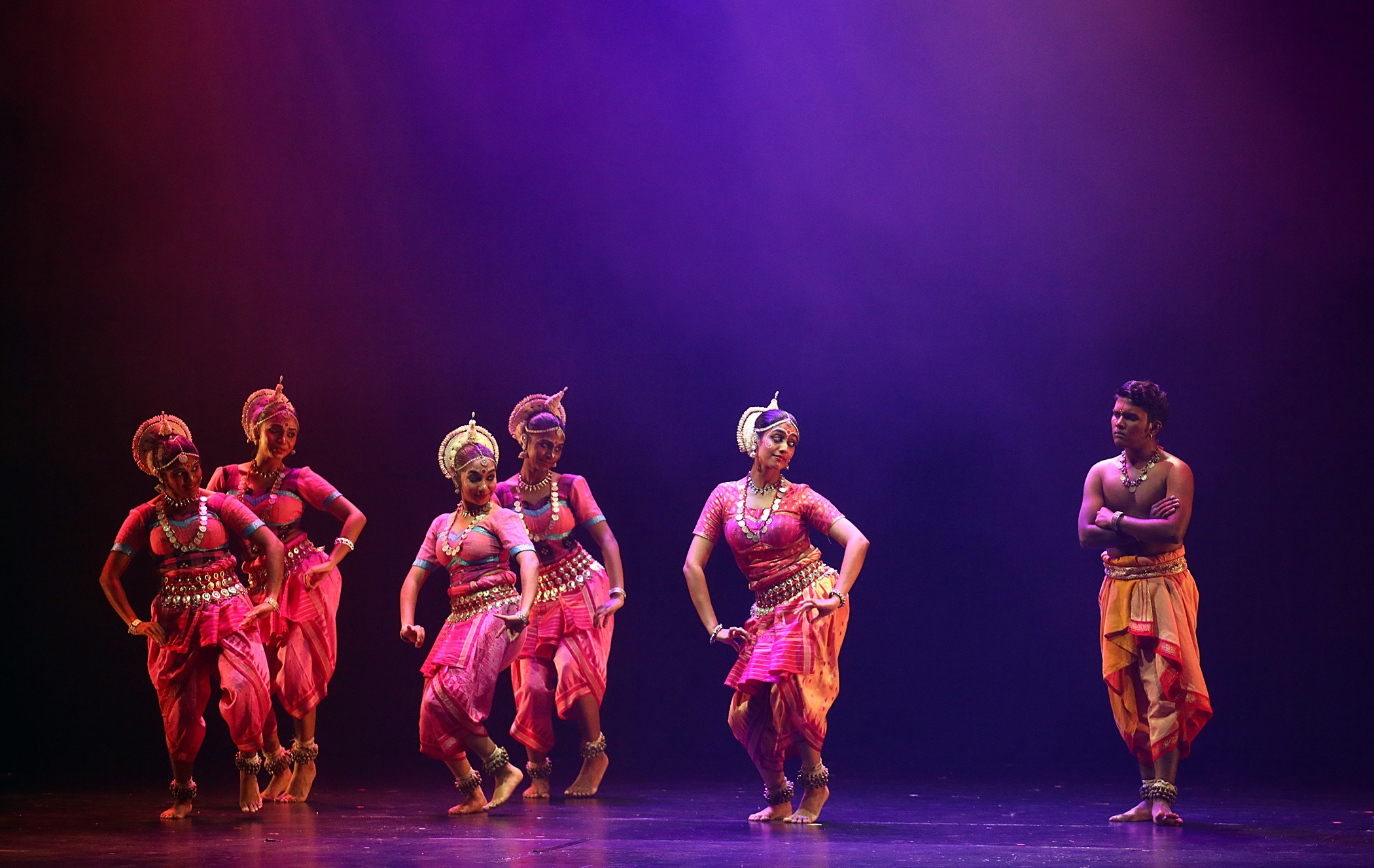 19/3见报∕我们∕三大种族舞蹈团