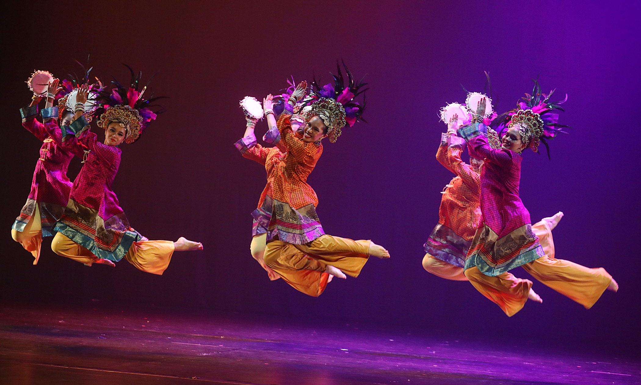 19/3见报∕我们∕三大种族舞蹈团