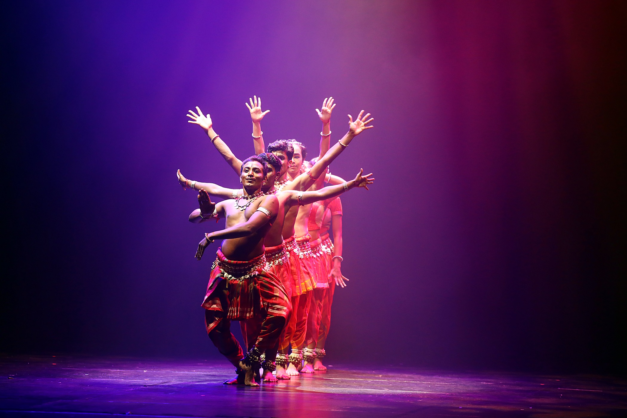 19/3见报∕我们∕三大种族舞蹈团