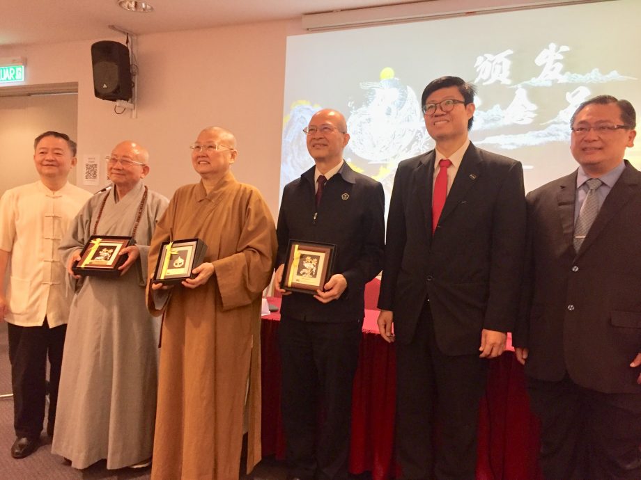 23学者和9博士生“人文、宗教与社会学术研讨会”发表论文