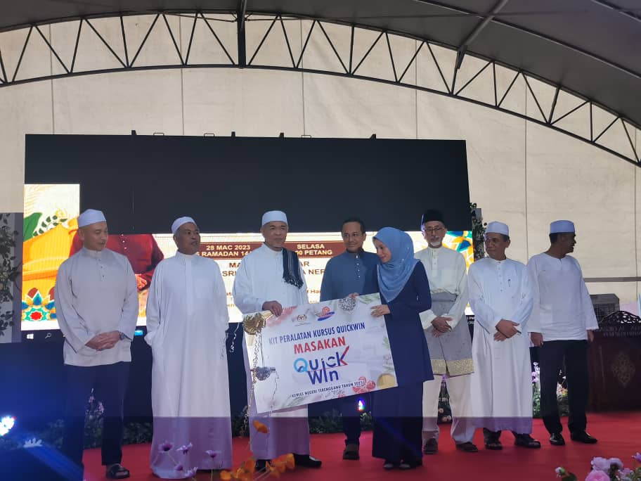 阿末扎希:重新审查水灾援助金名单