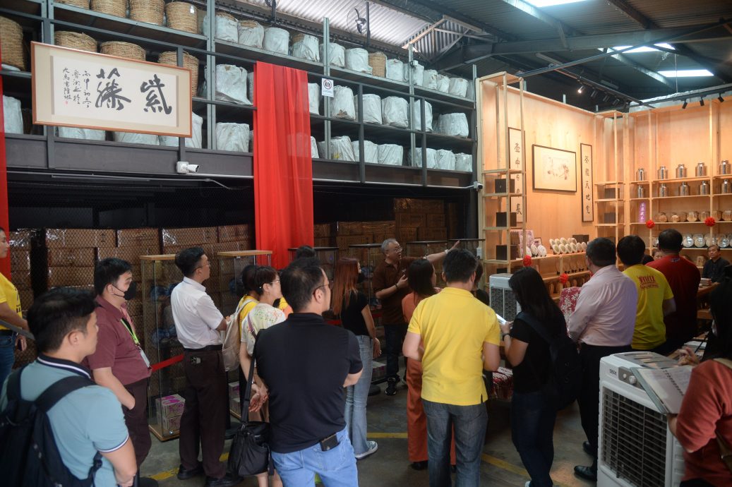 31日见报//大都会/一起出游：无拉港工业旅游