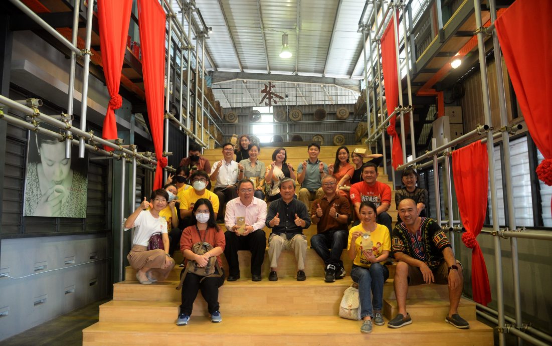 31日见报//大都会/一起出游：无拉港工业旅游