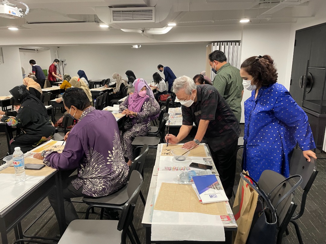 巫裔官员热爱中文，体现种族融合共存情谊