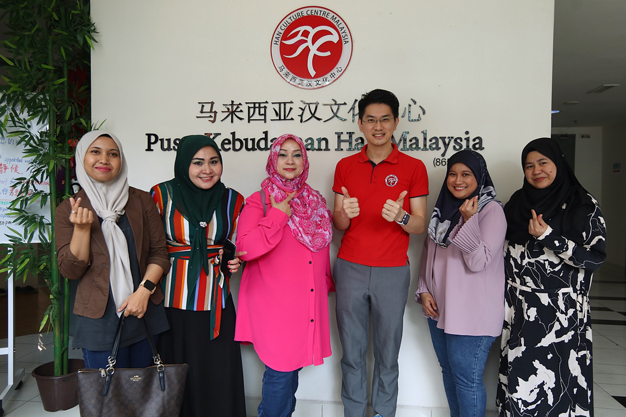 巫裔官员热爱中文，体现种族融合共存情谊