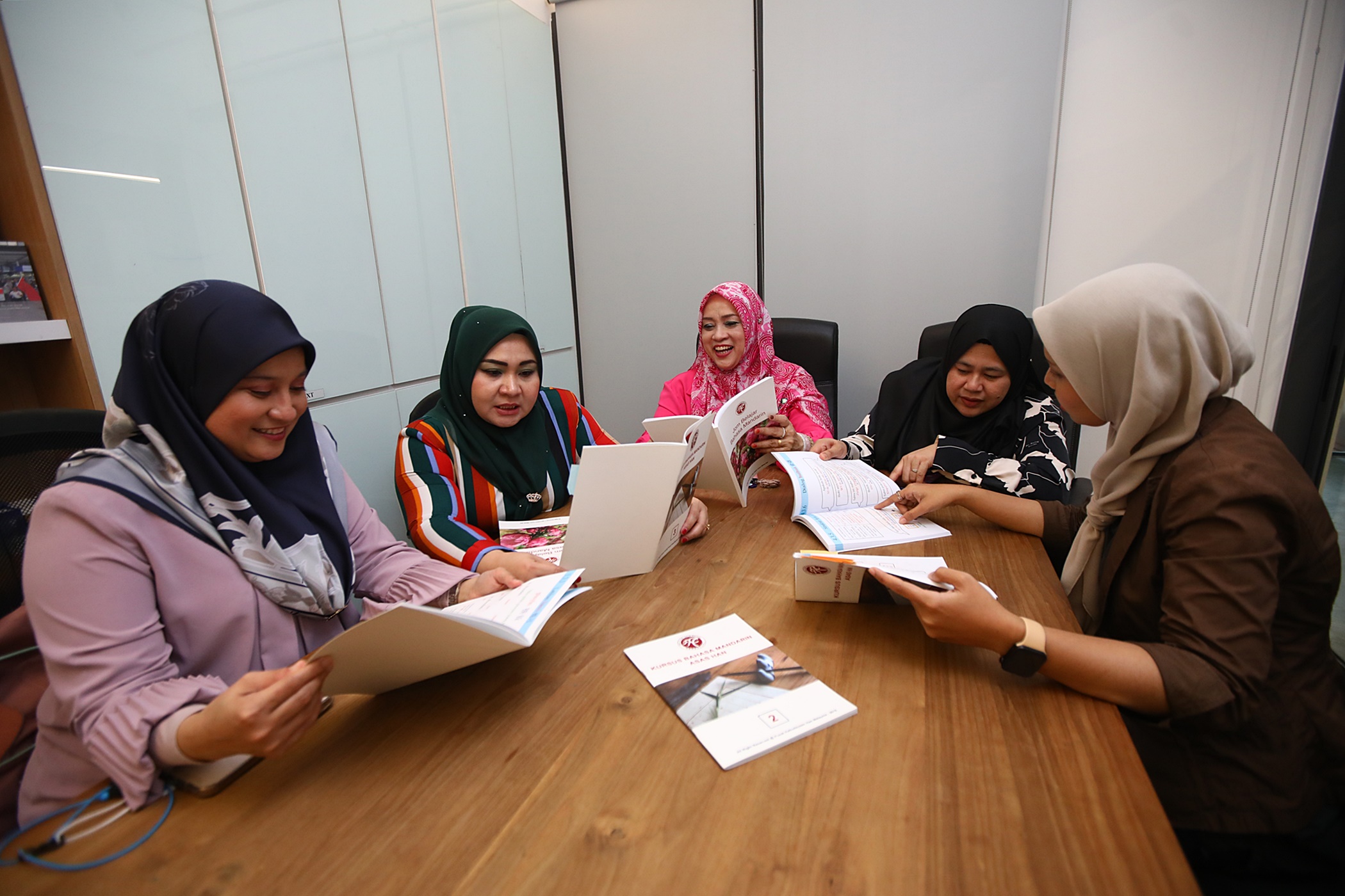 巫裔官员热爱中文，体现种族融合共存情谊