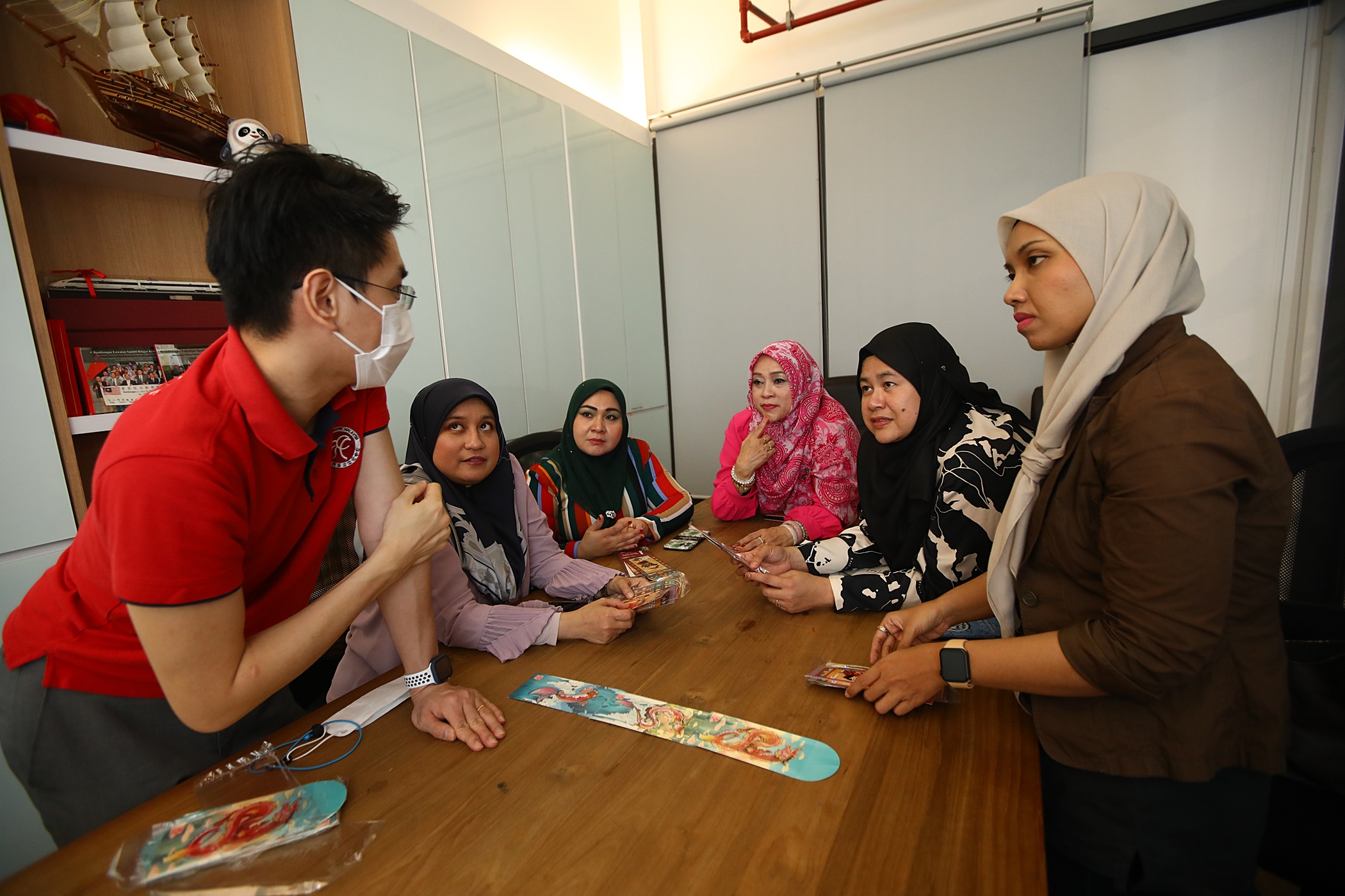 巫裔官员热爱中文，体现种族融合共存情谊