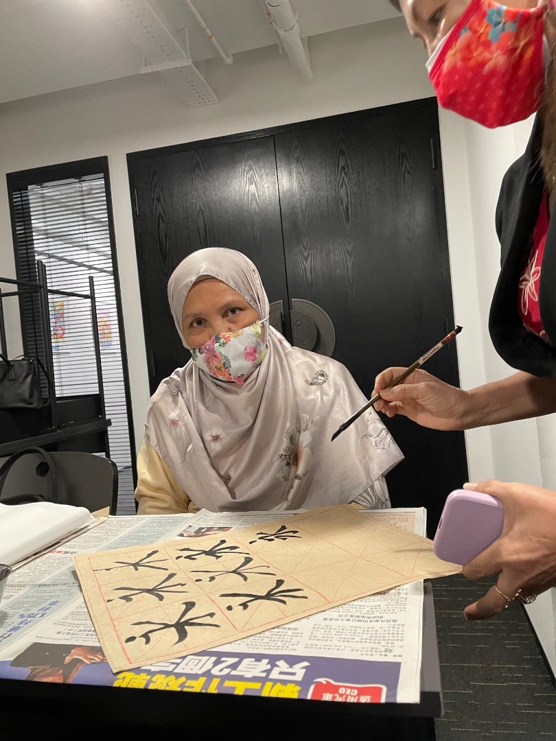 巫裔官员热爱中文，体现种族融合共存情谊