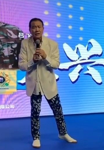 65岁万梓良暴瘦憔悴  被误当“山寨版”