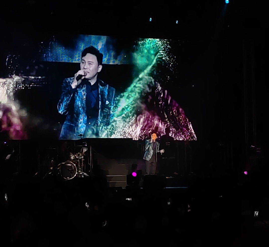 73岁薛家燕防疫装显气势 国语高呼“我37岁!”