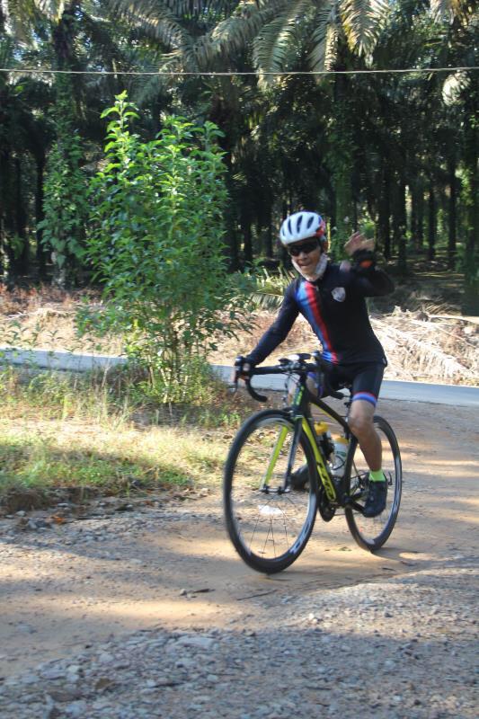 83岁骑脚车越骑越勇