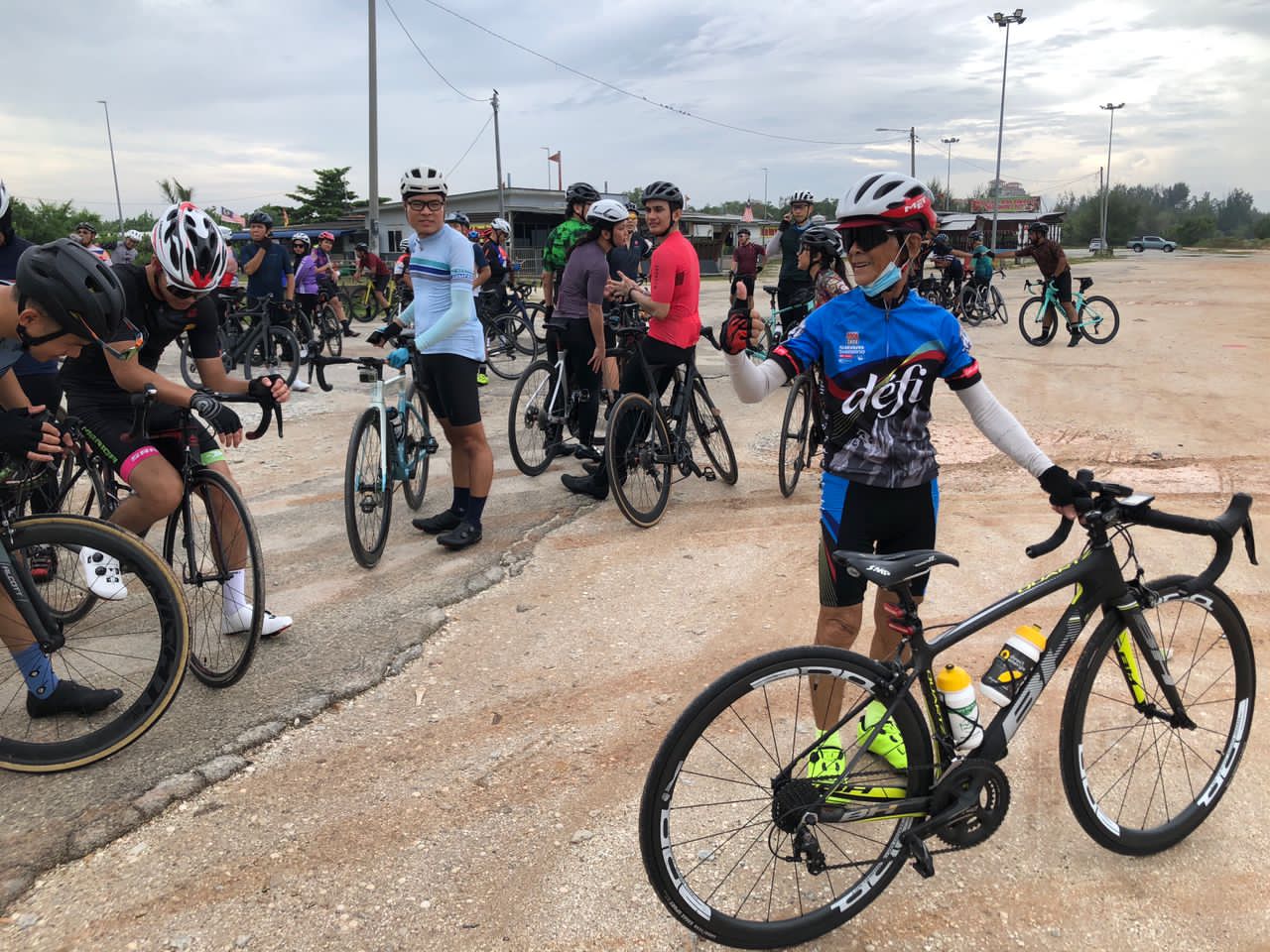 83岁骑脚车越骑越勇