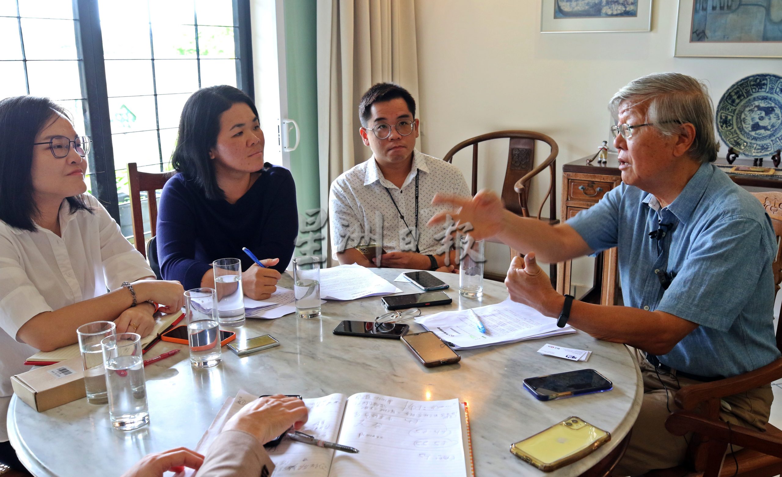 沈联涛:“把薪水提上去吧!”