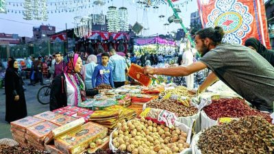 Egyptians cling to Ramadan charity as inflation soars