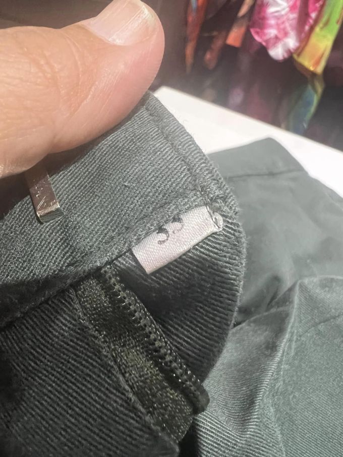 B40学生校裤破旧褪色买不起新的·裁缝帮他修长 不收钱